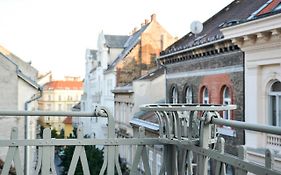 Papnoevelde Royal Inn @Inner City